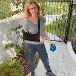 Jenna Fischer filmed Mean Girls with a broken shoulder